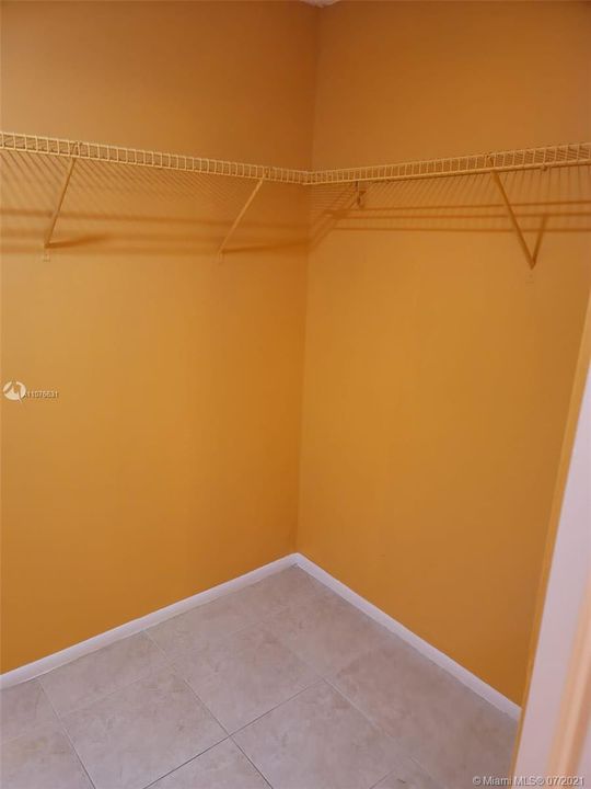 最近租的: $1,200 (1 贝兹, 1 浴室, 850 平方英尺)