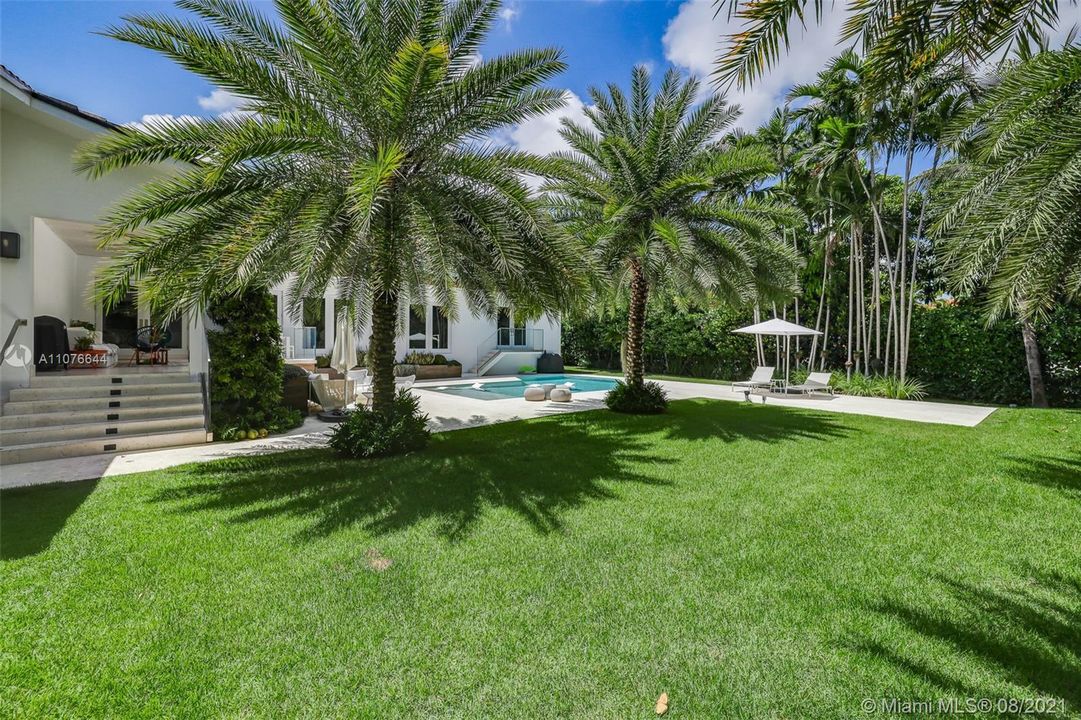 Recently Sold: $6,499,000 (5 beds, 6 baths, 6069 Square Feet)