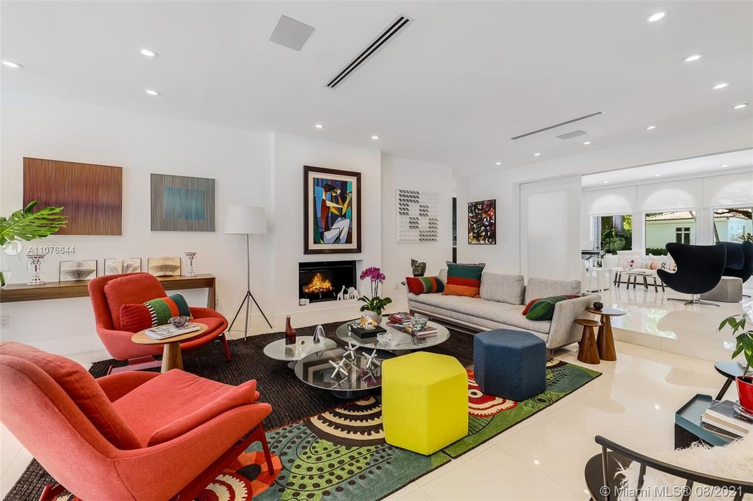 Recently Sold: $6,499,000 (5 beds, 6 baths, 6069 Square Feet)
