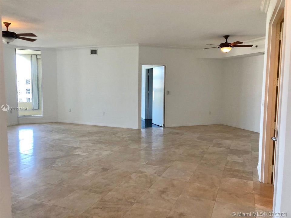 Recently Rented: $8,800 (3 beds, 3 baths, 2497 Square Feet)