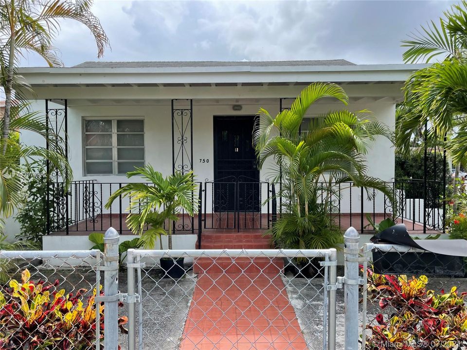 Recently Sold: $442,000 (1 beds, 1 baths, 866 Square Feet)