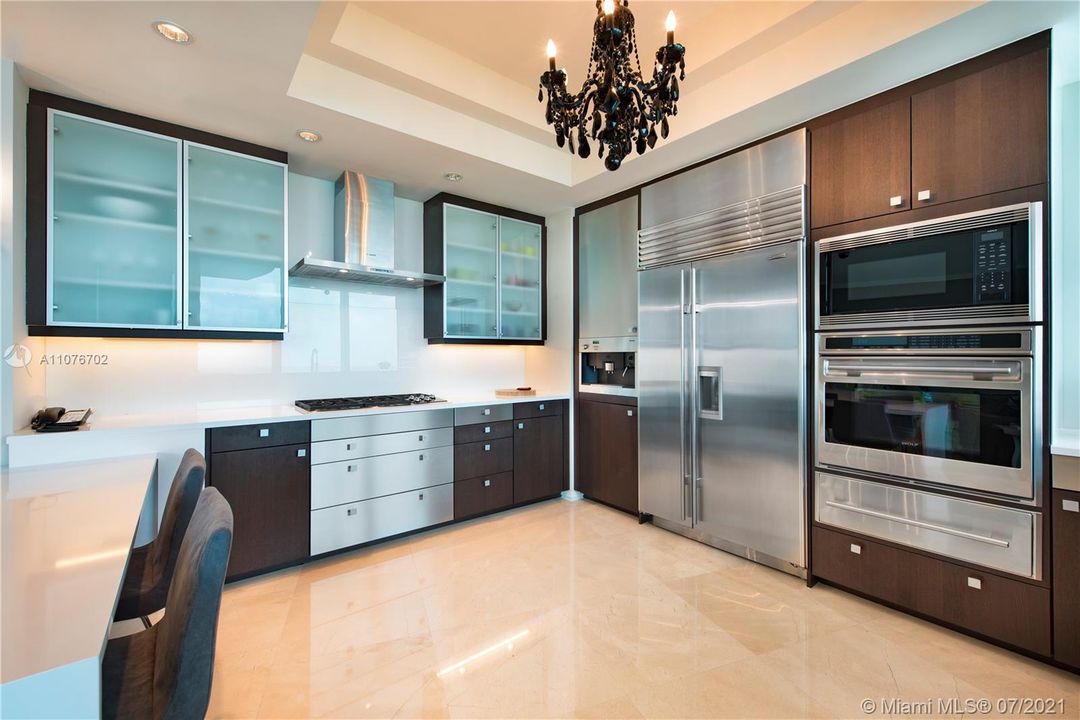 Recently Sold: $3,150,000 (2 beds, 2 baths, 1913 Square Feet)