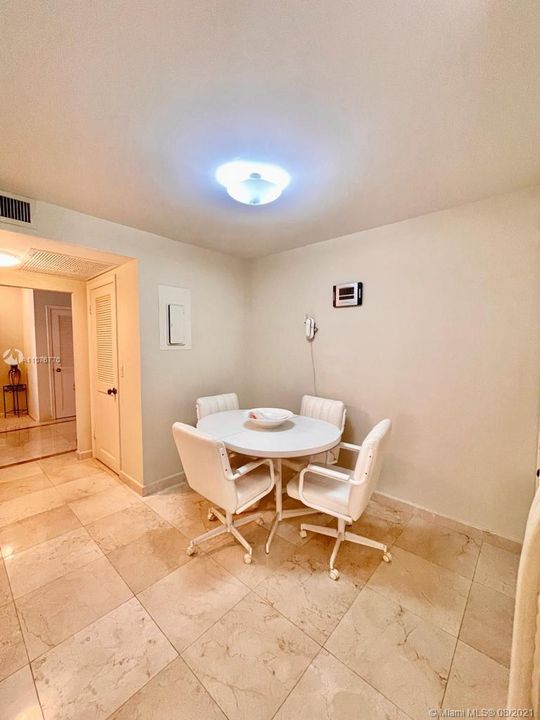 Recently Sold: $949,000 (2 beds, 2 baths, 1688 Square Feet)