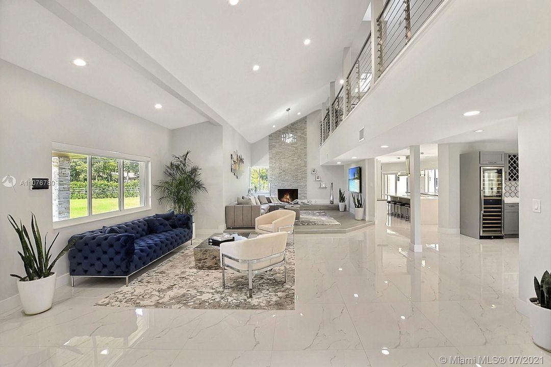 Recently Sold: $1,900,000 (5 beds, 4 baths, 5371 Square Feet)