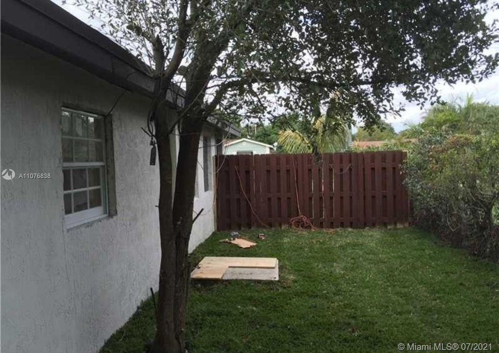 Recently Sold: $260,000 (2 beds, 1 baths, 980 Square Feet)