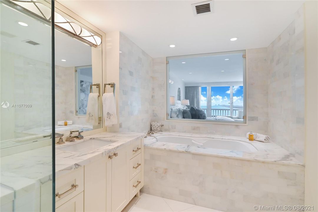 Recently Sold: $1,395,000 (2 beds, 2 baths, 2003 Square Feet)