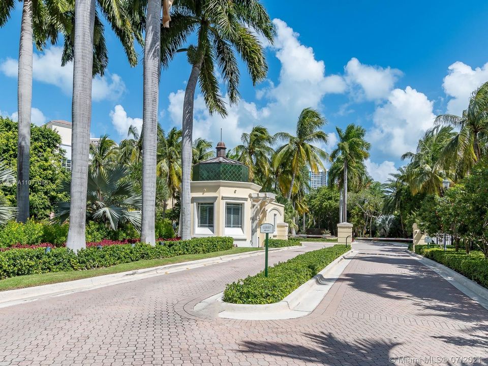 Recently Sold: $2,490,000 (3 beds, 3 baths, 2510 Square Feet)