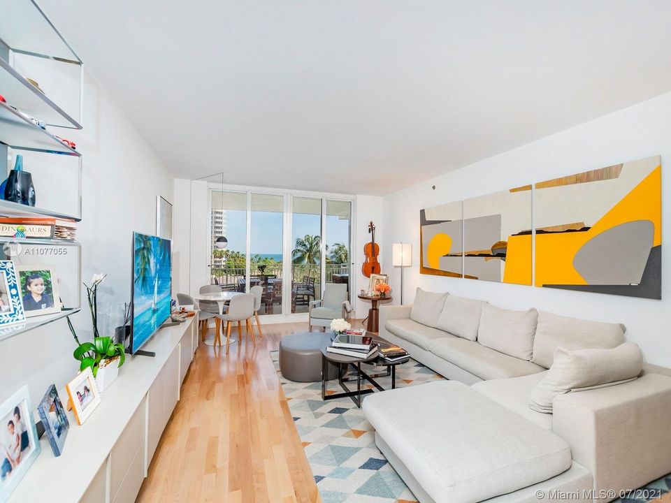 Recently Sold: $2,490,000 (3 beds, 3 baths, 2510 Square Feet)