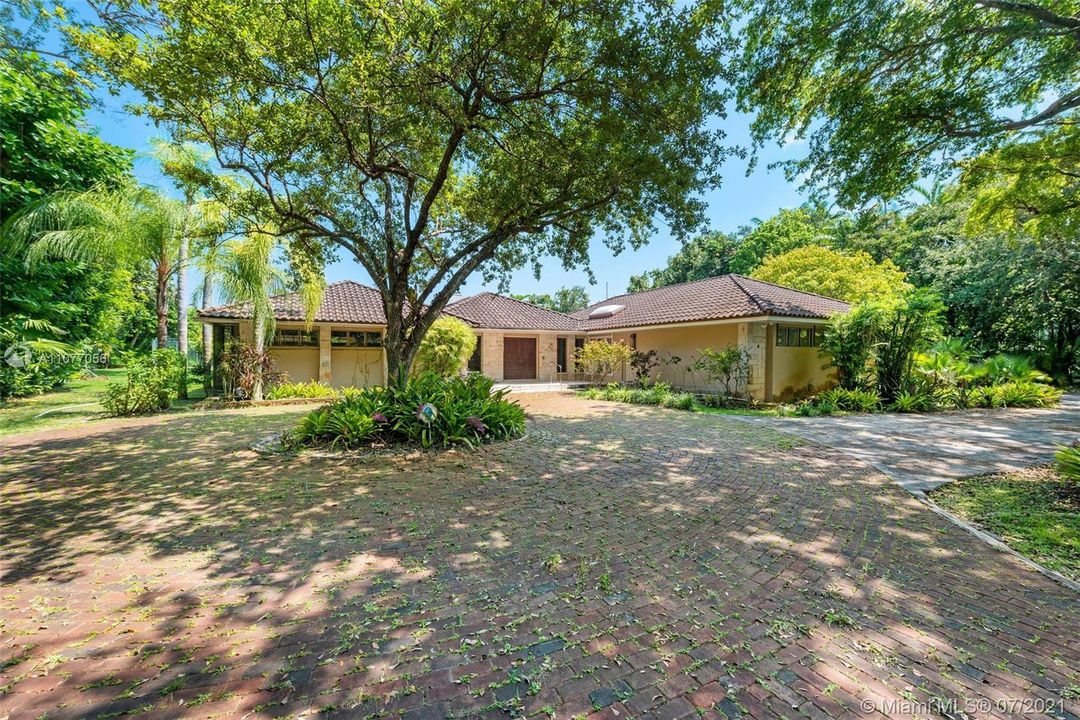 Recently Sold: $1,490,000 (5 beds, 5 baths, 4687 Square Feet)