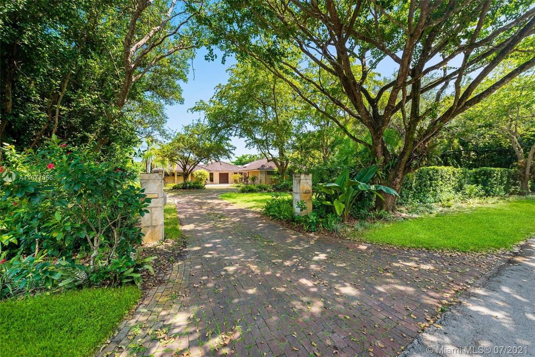 Recently Sold: $1,490,000 (5 beds, 5 baths, 4687 Square Feet)