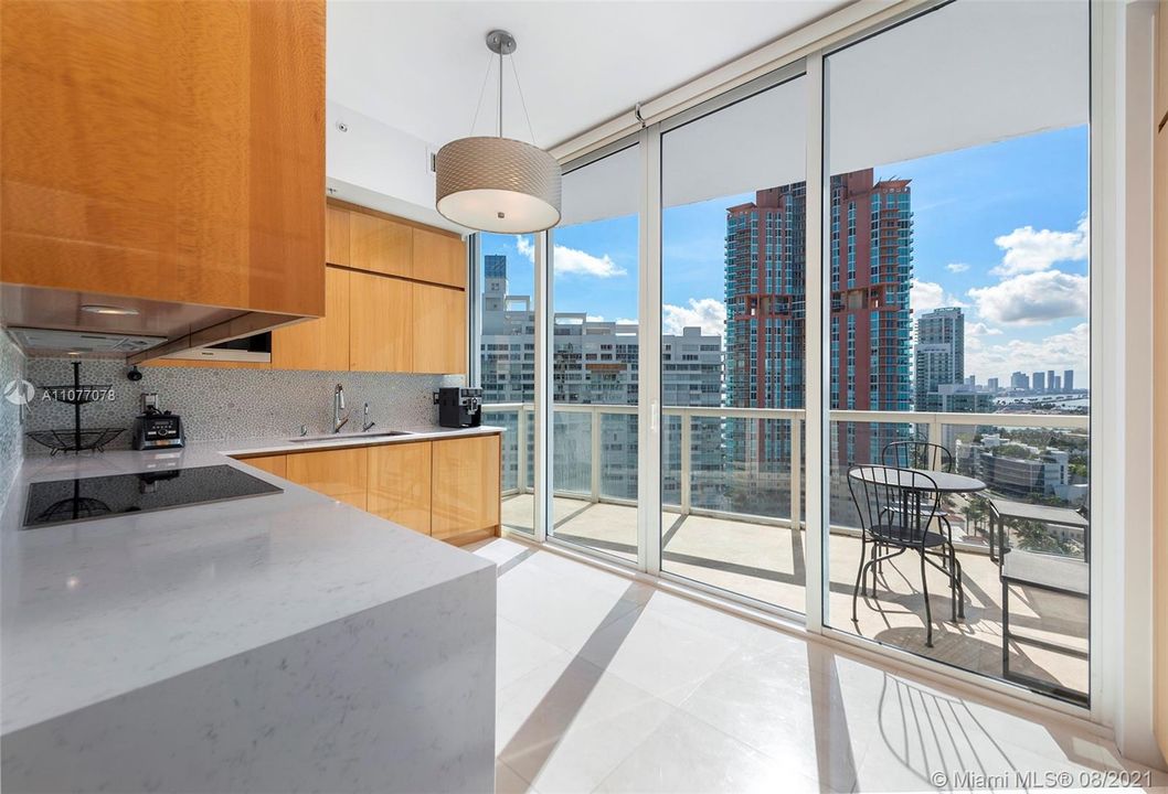 Recently Sold: $3,627,000 (2 beds, 2 baths, 1606 Square Feet)