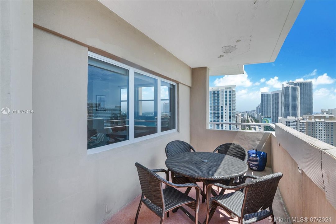 Recently Sold: $525,000 (2 beds, 2 baths, 1380 Square Feet)