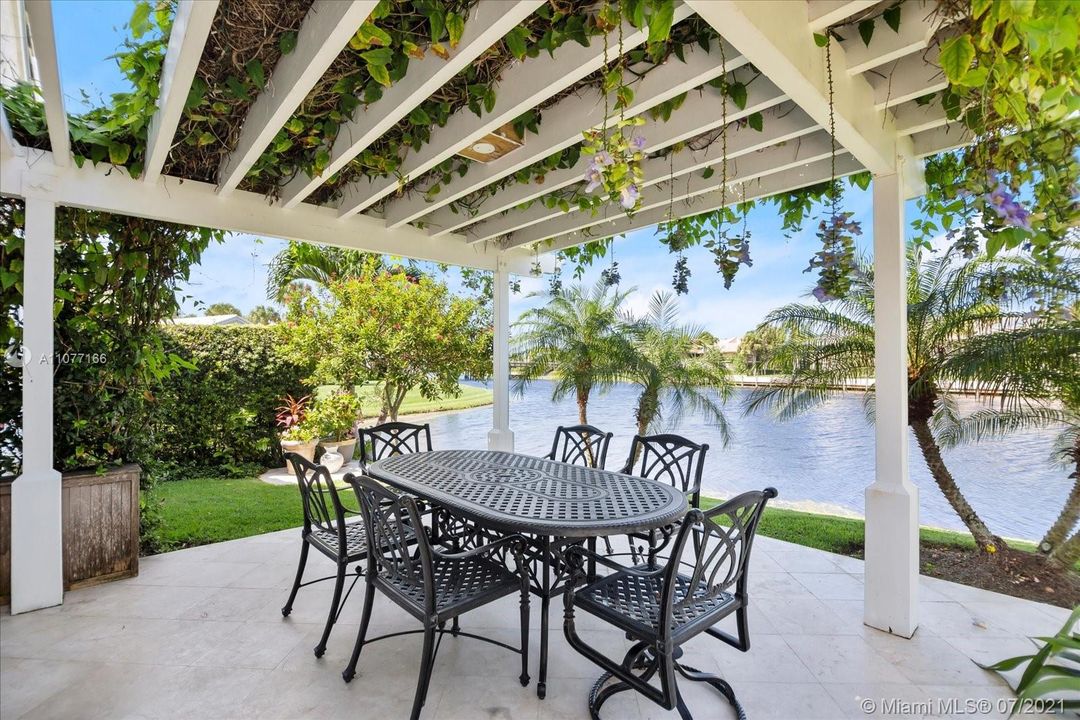 Recently Sold: $1,250,000 (3 beds, 2 baths, 2466 Square Feet)