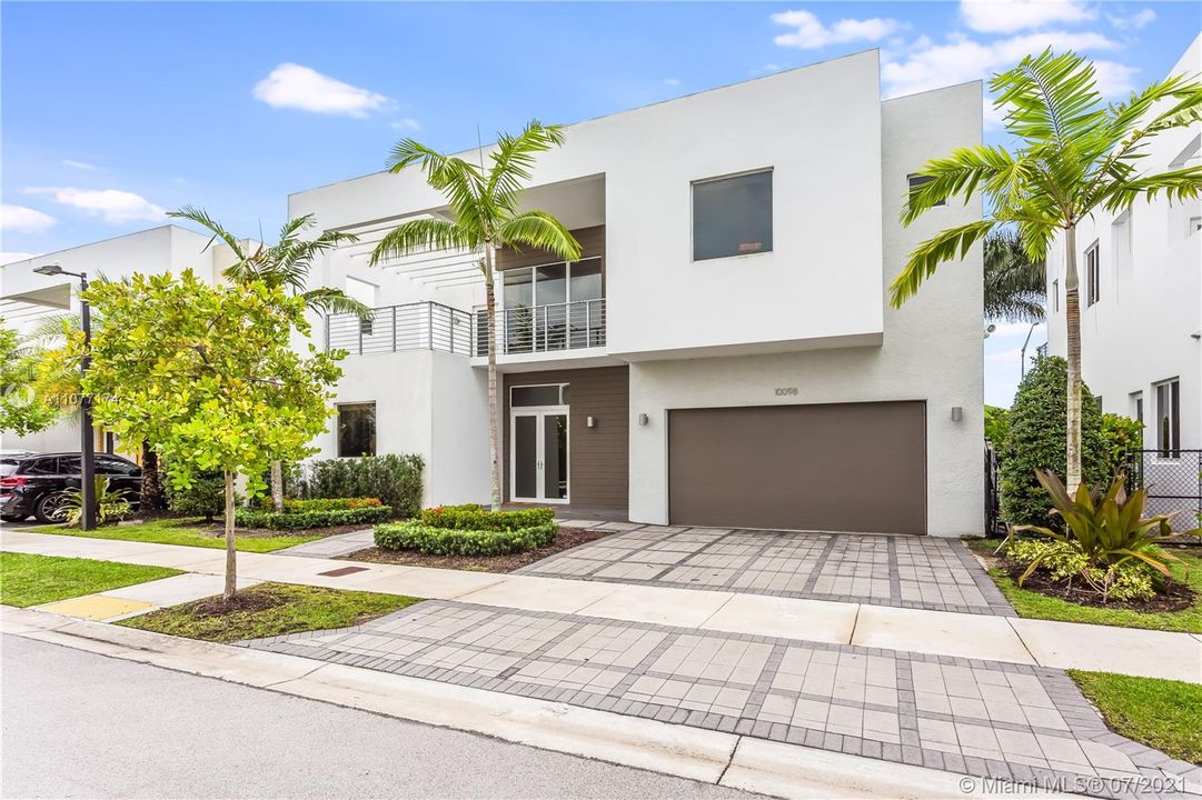 Recently Sold: $1,050,000 (4 beds, 4 baths, 3624 Square Feet)