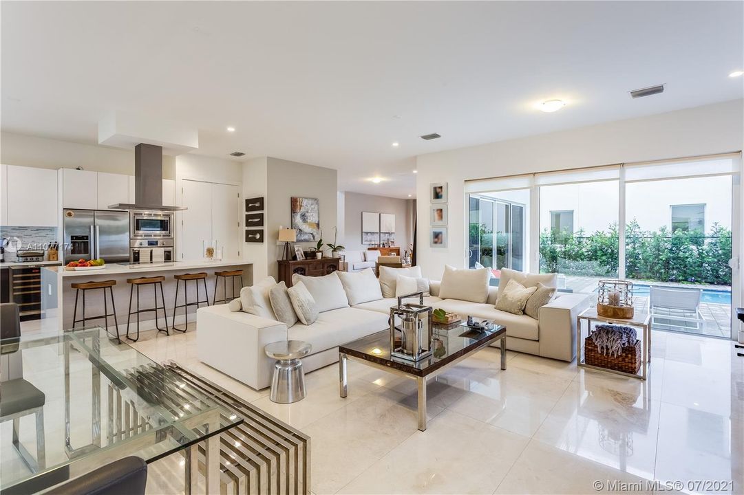 Recently Sold: $1,050,000 (4 beds, 4 baths, 3624 Square Feet)