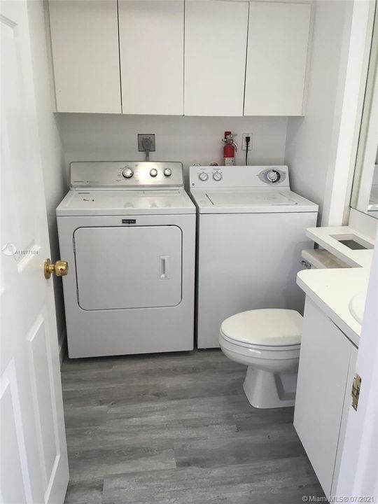 Recently Rented: $2,100 (2 beds, 2 baths, 1325 Square Feet)