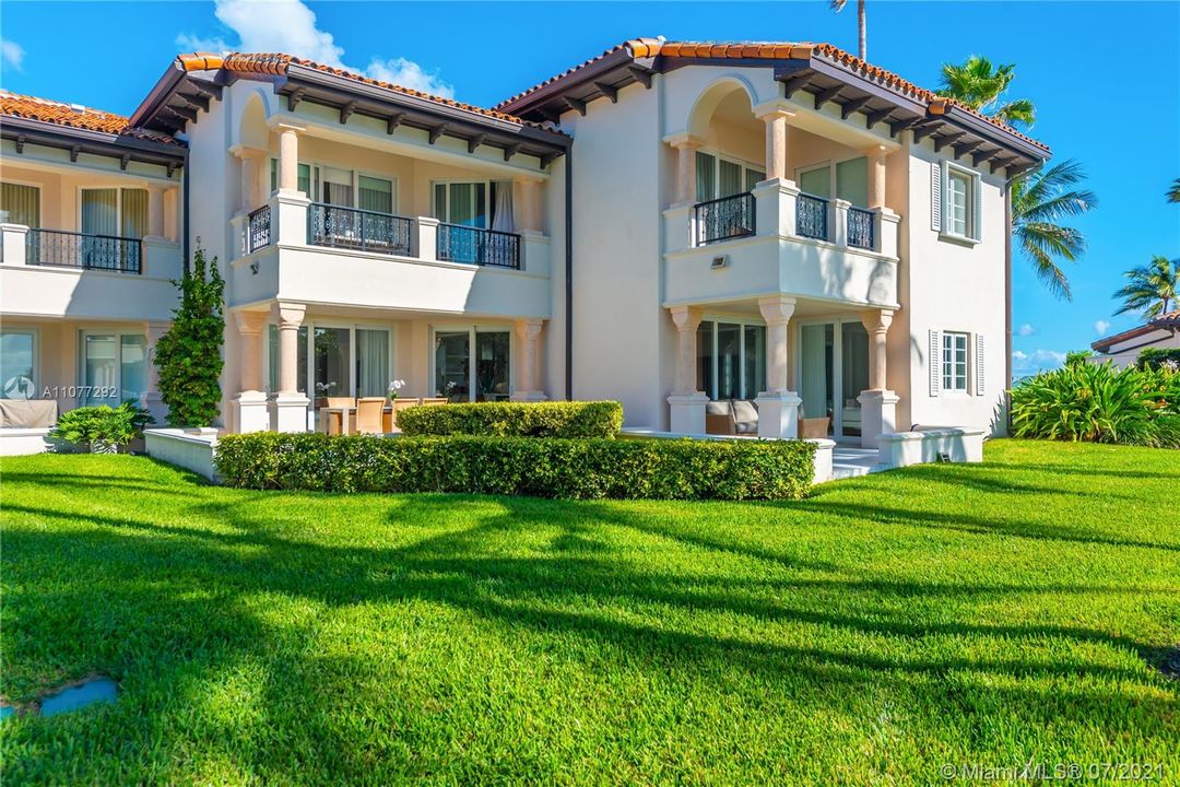 Recently Sold: $2,850,000 (3 beds, 3 baths, 1440 Square Feet)