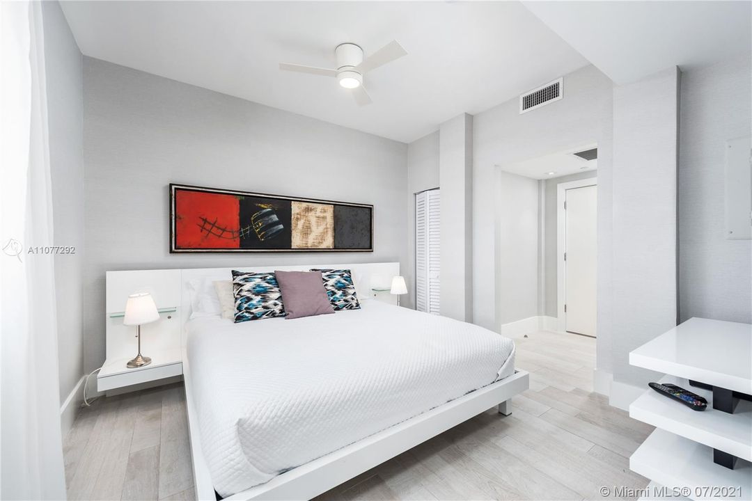 Recently Sold: $2,850,000 (3 beds, 3 baths, 1440 Square Feet)
