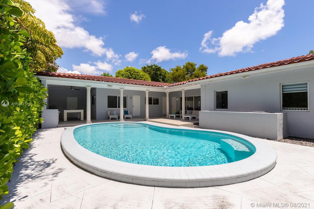Recently Sold: $1,890,000 (4 beds, 3 baths, 2558 Square Feet)