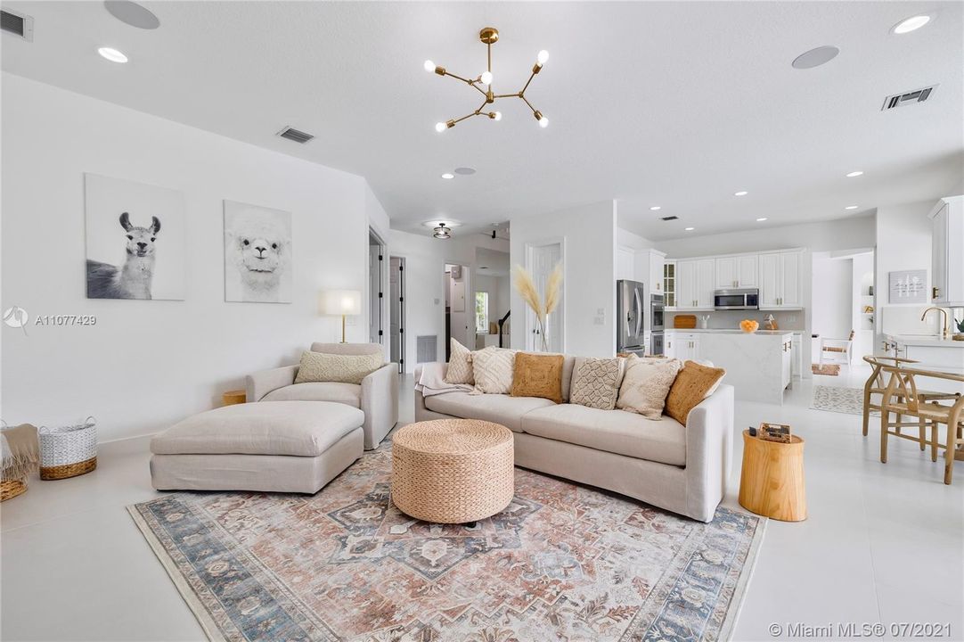 Recently Sold: $1,289,000 (5 beds, 5 baths, 4096 Square Feet)