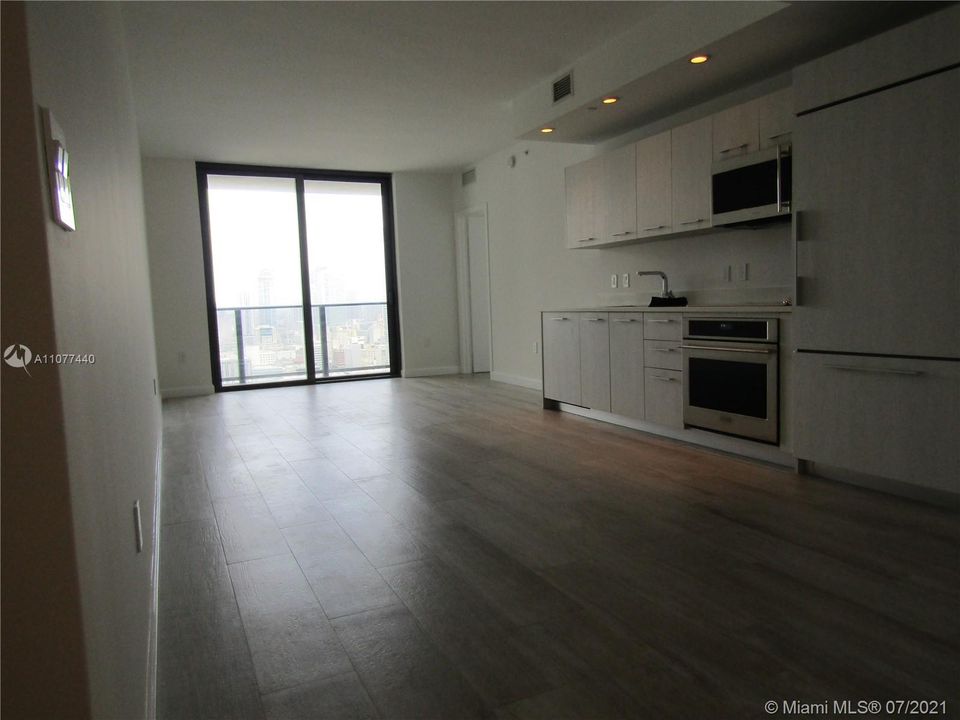 Recently Rented: $2,500 (1 beds, 1 baths, 738 Square Feet)