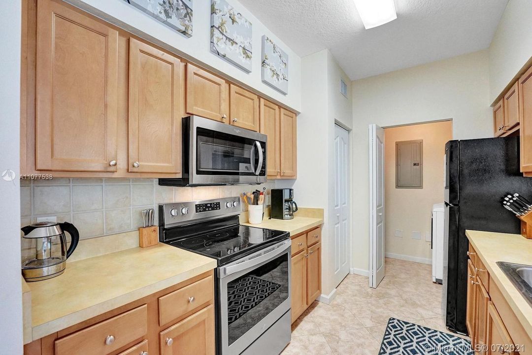 Kitchen, new microwave and stove