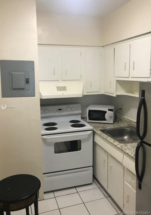 Recently Rented: $1,450 (1 beds, 1 baths, 524 Square Feet)
