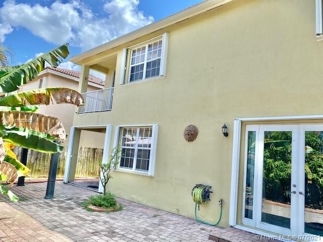 Recently Sold: $675,000 (4 beds, 3 baths, 3043 Square Feet)