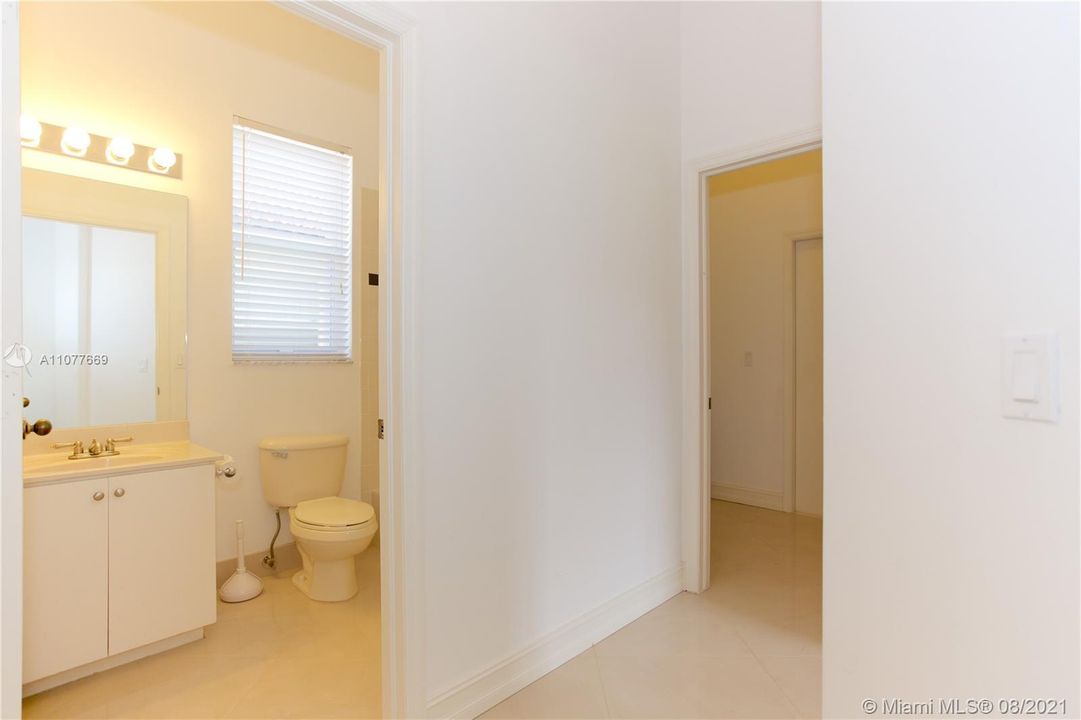 最近租的: $4,500 (5 贝兹, 3 浴室, 2704 平方英尺)