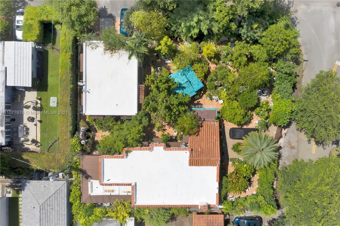 Recently Sold: $1,300,000 (6 beds, 5 baths, 1797 Square Feet)
