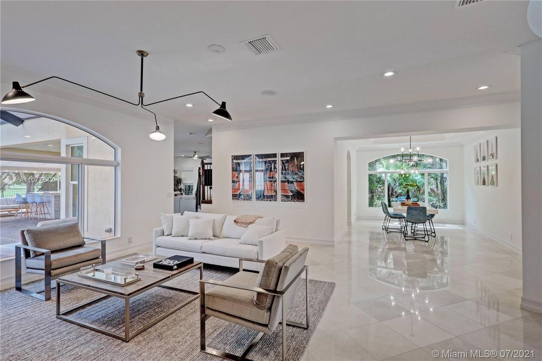 Recently Sold: $2,775,000 (6 beds, 5 baths, 4844 Square Feet)