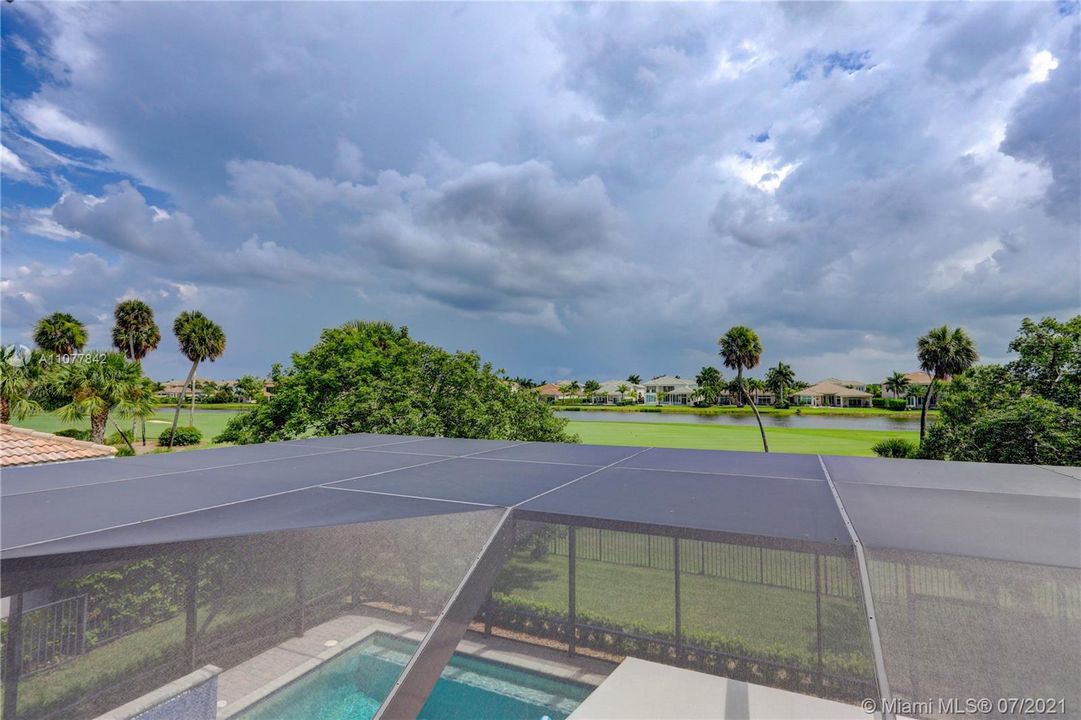 Recently Sold: $2,775,000 (6 beds, 5 baths, 4844 Square Feet)