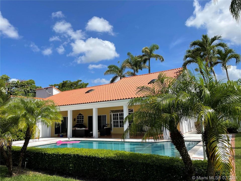 Recently Sold: $2,275,000 (5 beds, 4 baths, 3242 Square Feet)