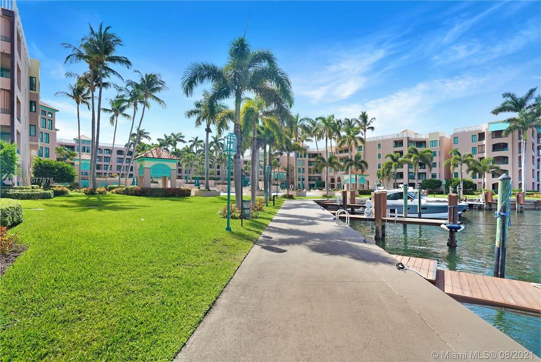 Recently Sold: $837,000 (2 beds, 2 baths, 1524 Square Feet)