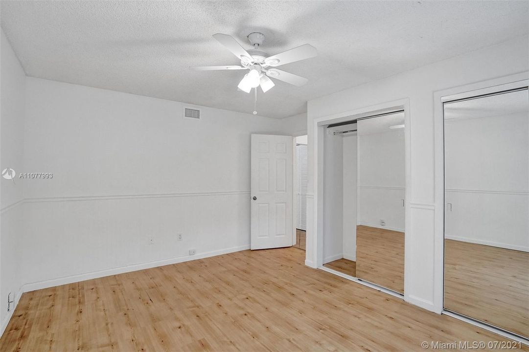 Недавно продано: $299,000 (2 спален, 2 ванн, 1290 Квадратных фут)