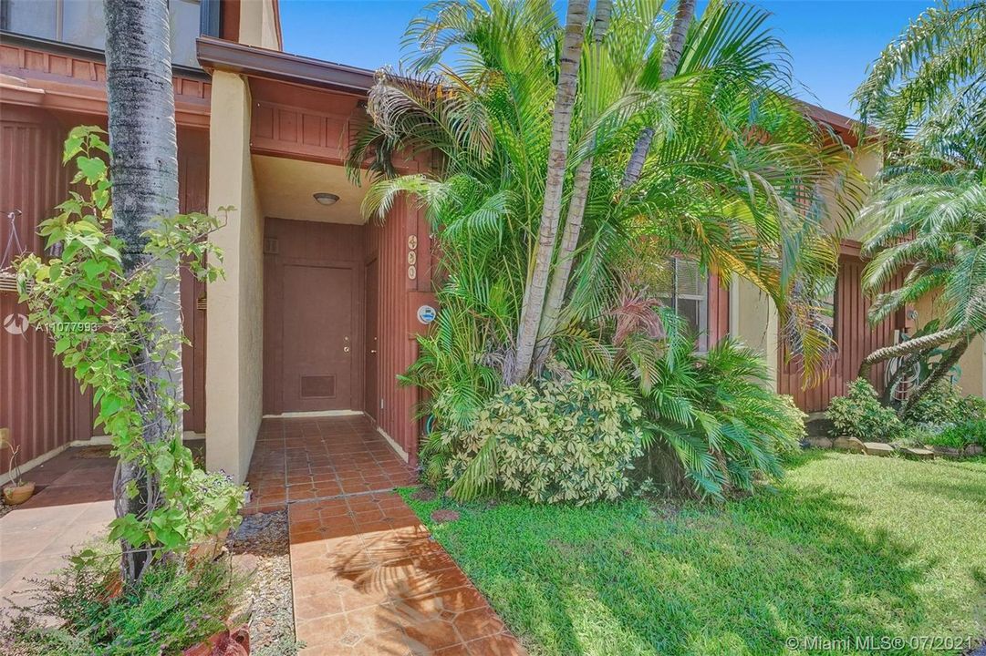 Недавно продано: $299,000 (2 спален, 2 ванн, 1290 Квадратных фут)