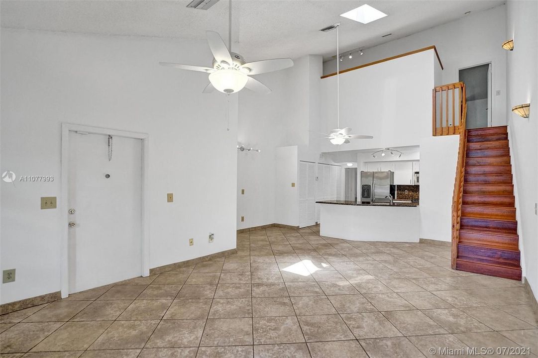 Недавно продано: $299,000 (2 спален, 2 ванн, 1290 Квадратных фут)