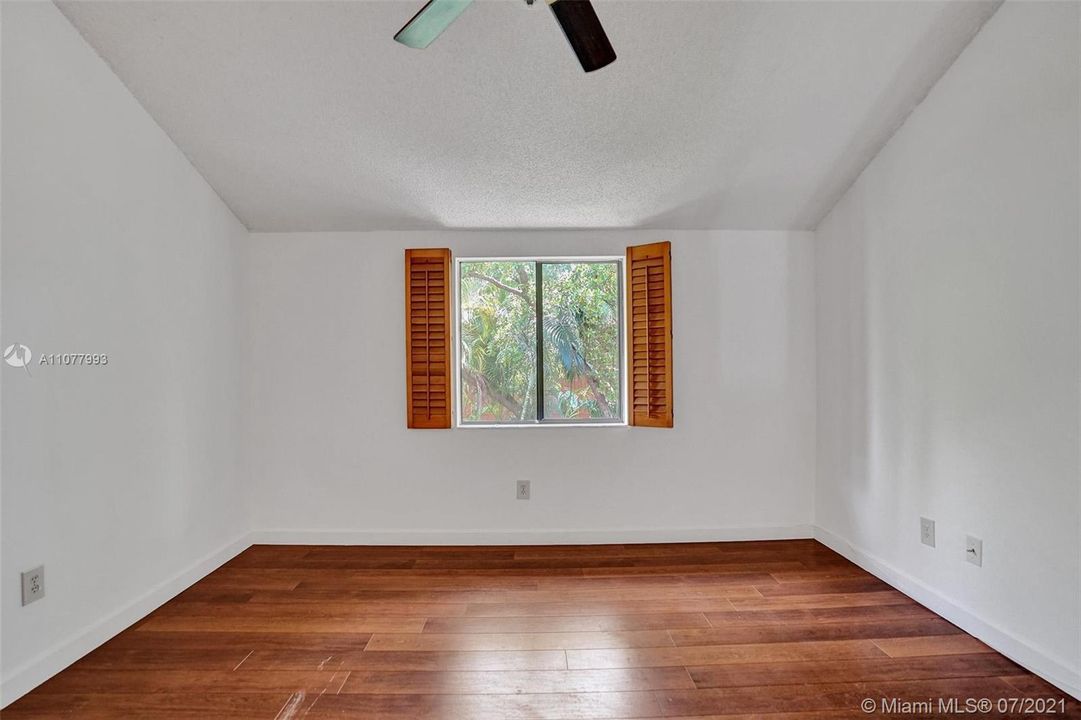 Недавно продано: $299,000 (2 спален, 2 ванн, 1290 Квадратных фут)