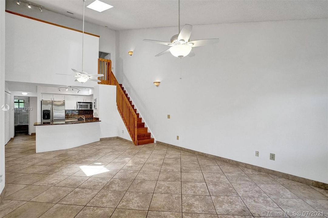 Недавно продано: $299,000 (2 спален, 2 ванн, 1290 Квадратных фут)