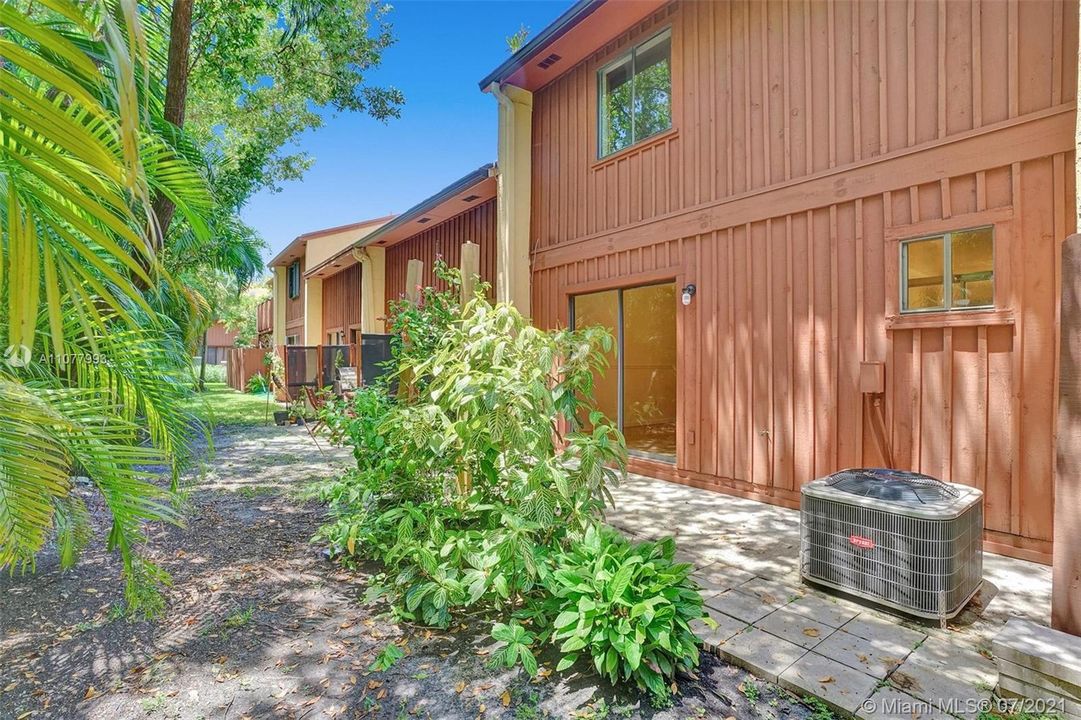 Недавно продано: $299,000 (2 спален, 2 ванн, 1290 Квадратных фут)