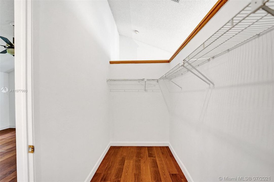 Недавно продано: $299,000 (2 спален, 2 ванн, 1290 Квадратных фут)