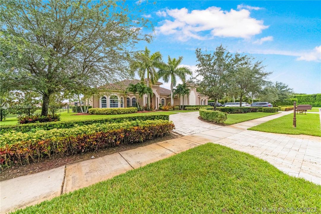 Recently Sold: $2,200,000 (7 beds, 8 baths, 4369 Square Feet)
