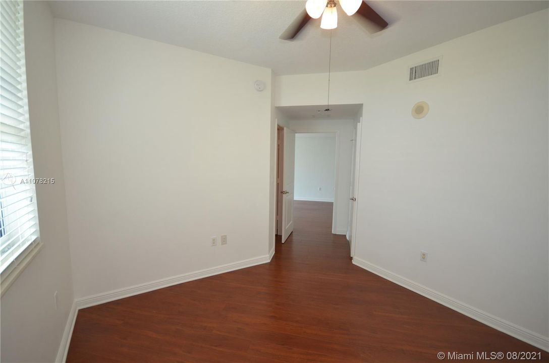 Recently Rented: $1,650 (1 beds, 1 baths, 900 Square Feet)