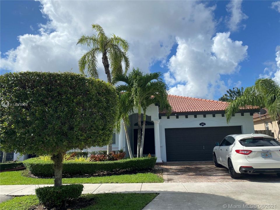 Recently Sold: $590,000 (4 beds, 3 baths, 2223 Square Feet)