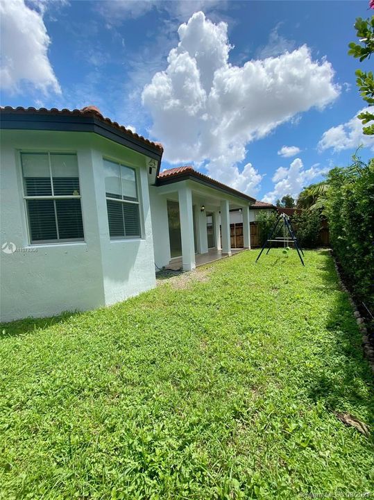 Recently Sold: $590,000 (4 beds, 3 baths, 2223 Square Feet)