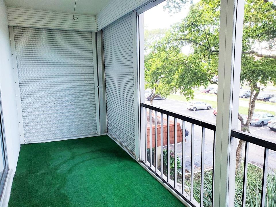 Balcony L