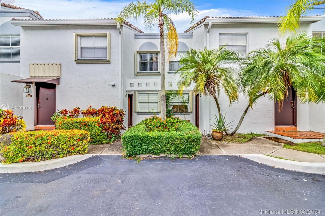 Недавно продано: $240,000 (1 спален, 1 ванн, 899 Квадратных фут)