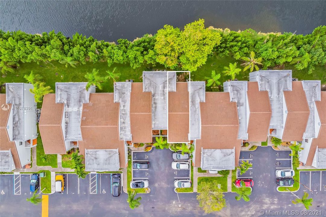 Недавно продано: $240,000 (1 спален, 1 ванн, 899 Квадратных фут)