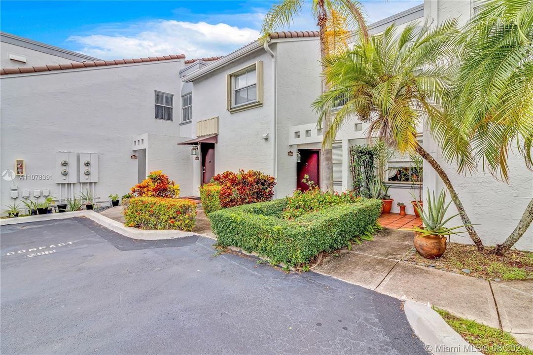 Недавно продано: $240,000 (1 спален, 1 ванн, 899 Квадратных фут)