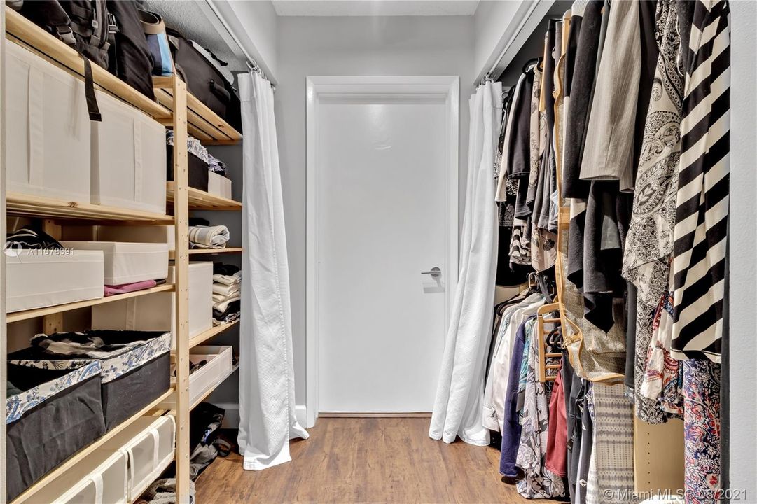 Недавно продано: $240,000 (1 спален, 1 ванн, 899 Квадратных фут)